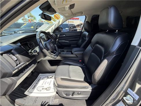 Used 2022 Nissan Pathfinder SL FWD image 17