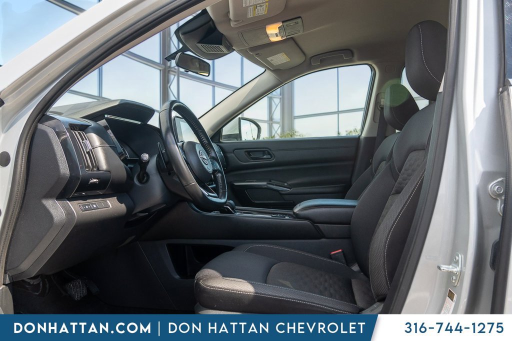 Used 2024 Nissan Pathfinder SV AWD/4WD image 3