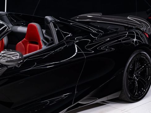 Used 2024 McLaren 750S Spider RWD image 19