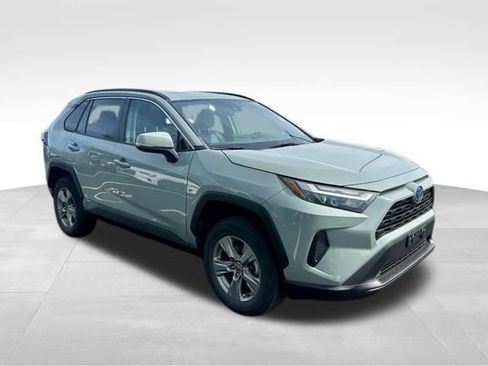 Used 2022 Toyota RAV4 XLE w/ Convenience Package image 10