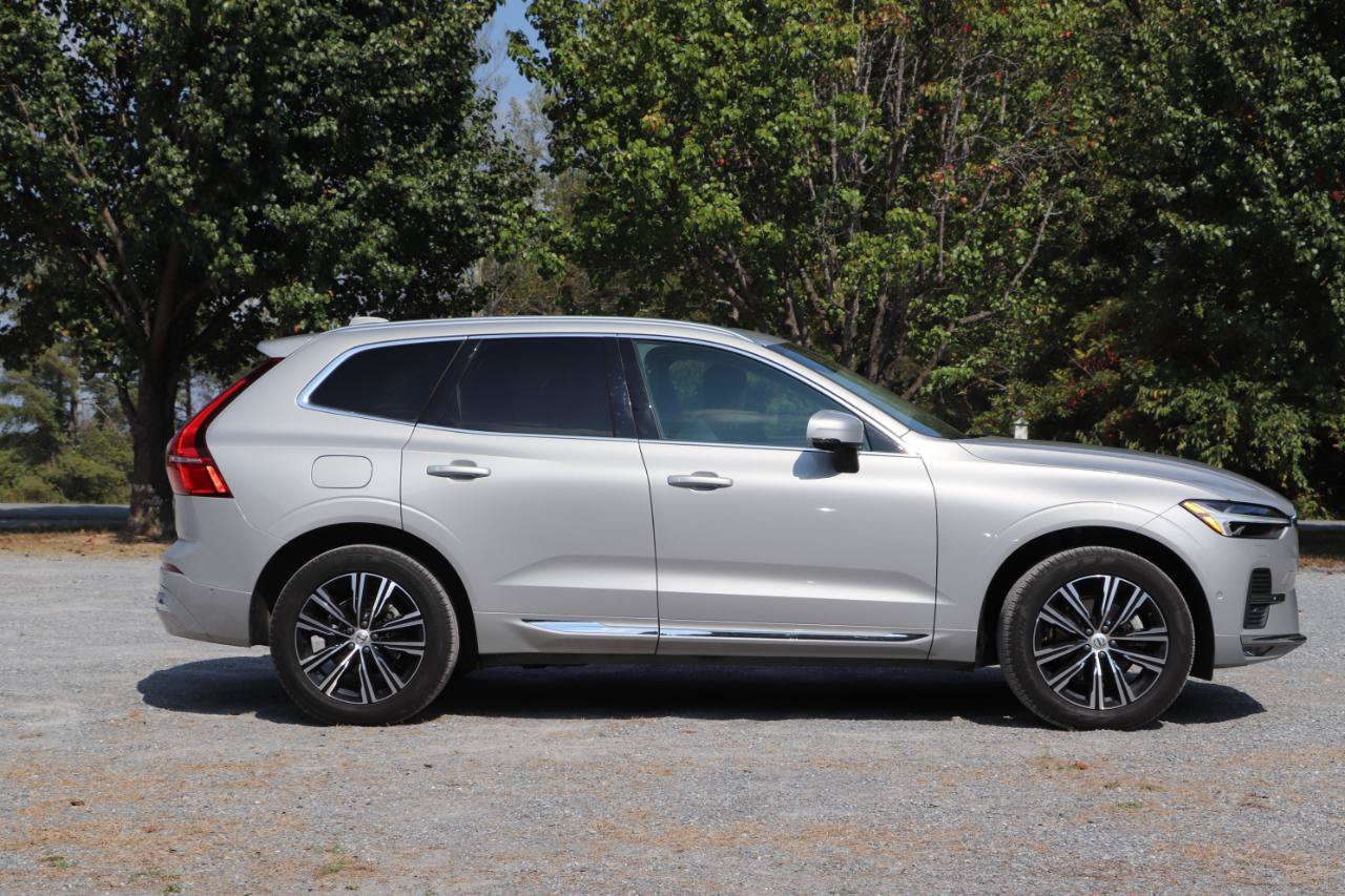 Used 2022 Volvo XC60 B5 Inscription w/ Advanced Package AWD/4WD image 2