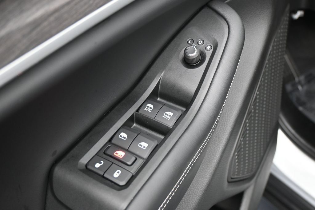 Used 2025 Jeep Grand Cherokee L Limited RWD image 14