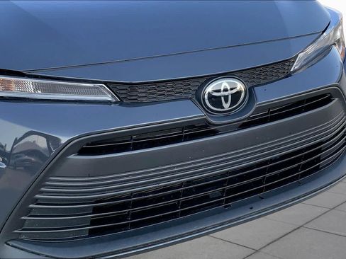 Used 2025 Toyota Corolla LE FWD image 30
