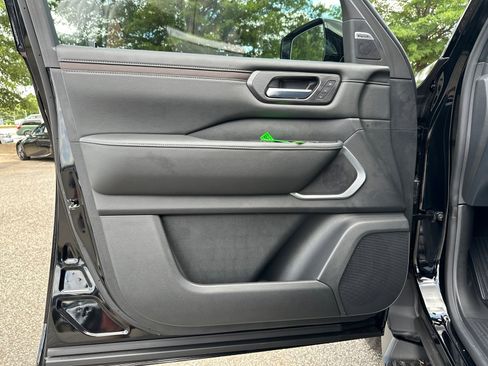 New 2025 Nissan Armada Platinum image 10