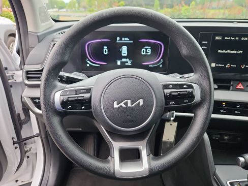 Used 2025 Kia Sportage LX FWD image 22