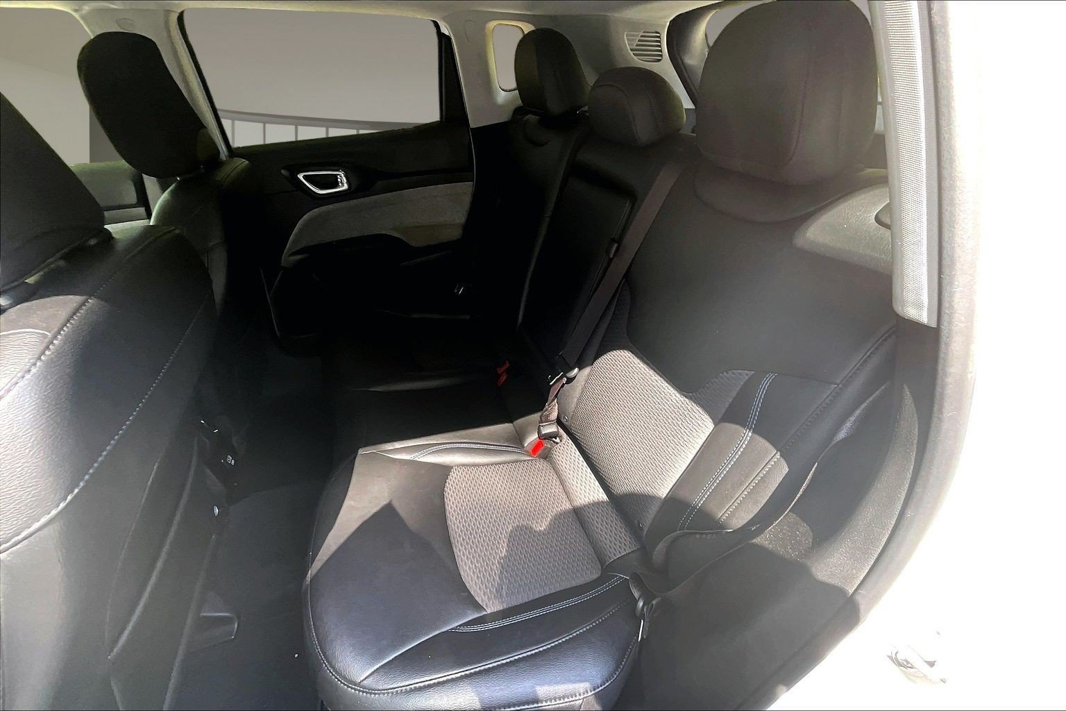Used 2022 Jeep Compass Latitude FWD image 24
