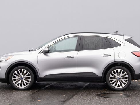 Used 2021 Ford Escape Titanium image 29