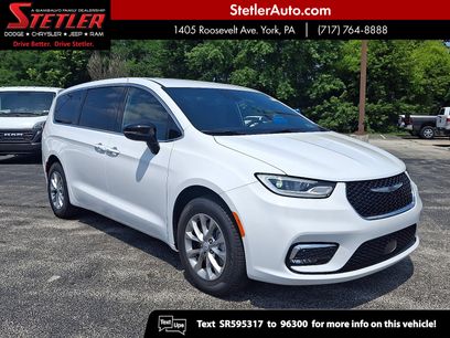 New 2025 Chrysler Pacifica Select