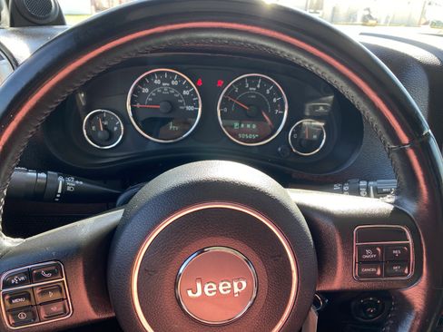 Used 2014 Jeep Wrangler Unlimited Sahara w/ Connectivity Group image 13