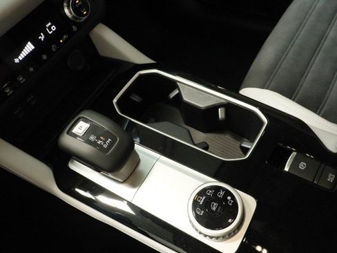 New 2026 Mitsubishi Outlander SE FWD image 14