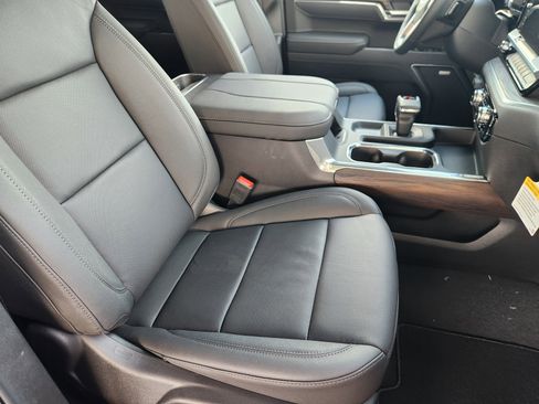 New 2025 GMC Sierra 1500 SLT image 10