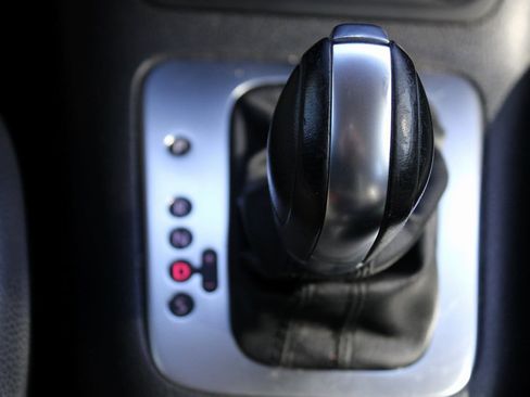 Used 2017 Volkswagen Tiguan S image 19