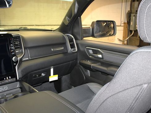 New 2026 RAM 1500 4x4 Crew Cab image 32