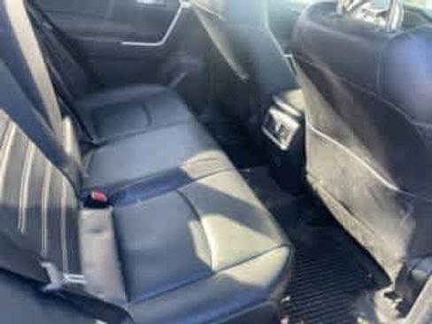 Used 2020 Toyota RAV4 XLE Premium image 27