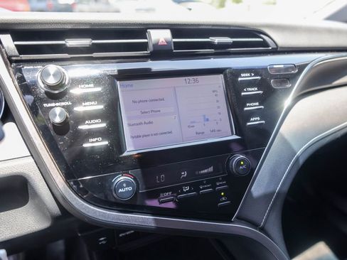 Used 2018 Toyota Camry SE FWD image 16