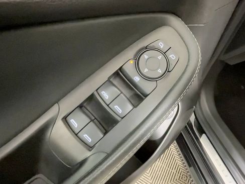 Used 2022 Buick Encore GX Select w/ Sport Touring Package FWD image 24