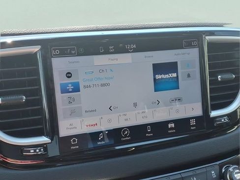 Used 2024 Chrysler Pacifica Touring-L FWD image 5