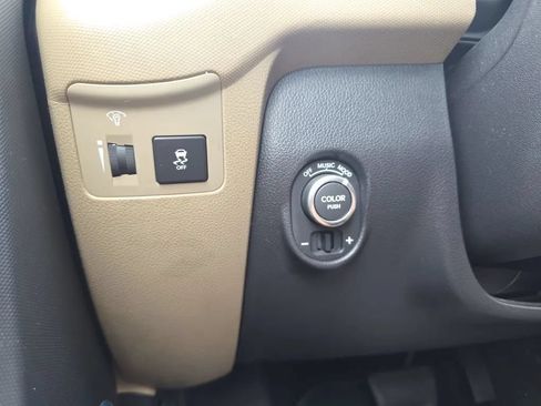 Used 2013 Kia Soul ! FWD image 23
