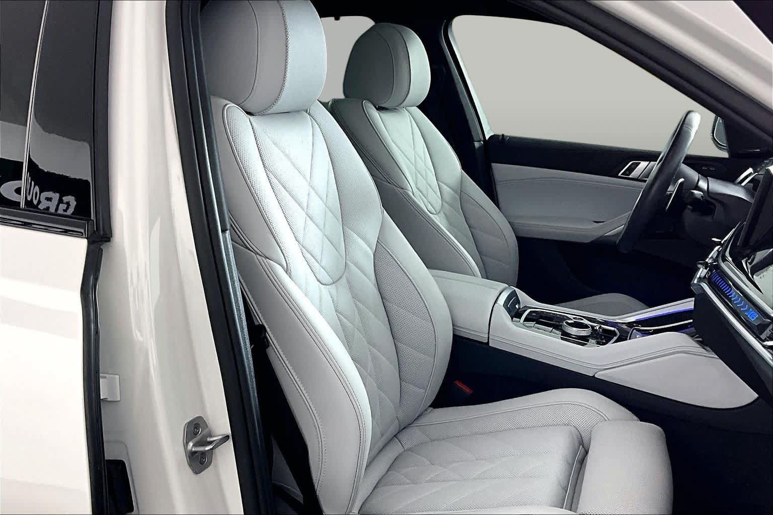 Used 2025 BMW X6 xDrive40i w/ Executive Package AWD/4WD image 9