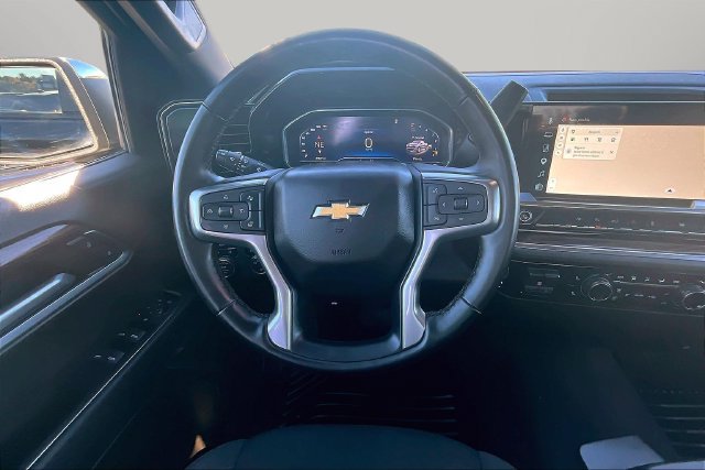 Used 2025 Chevrolet Silverado 1500 LT AWD/4WD image 5
