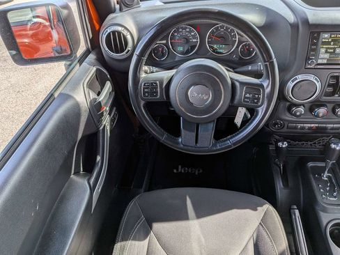 Used 2014 Jeep Wrangler Unlimited Sahara w/ Connectivity Group image 15