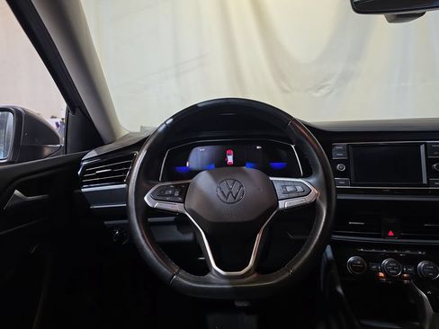 Used 2024 Volkswagen Jetta SE FWD image 11