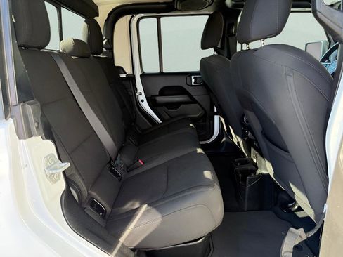 Used 2023 Jeep Gladiator Overland image 30