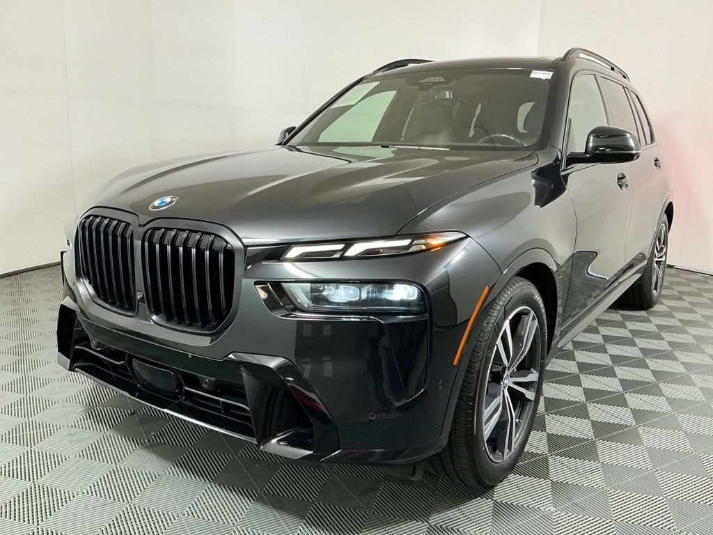 Certified 2024 BMW X7 xDrive40i w/ M Sport Package AWD/4WD image 2