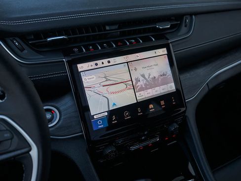 New 2025 Jeep Grand Cherokee Limited w/ Trailer Tow Package image 23