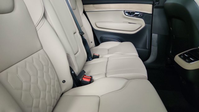 Used 2026 Volvo XC90 B6 Plus w/ Protection Package Premier AWD/4WD image 36