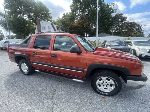 Used 2003 Chevrolet Avalanche 4x4 w/ Suspension Package, Off-Road image 5