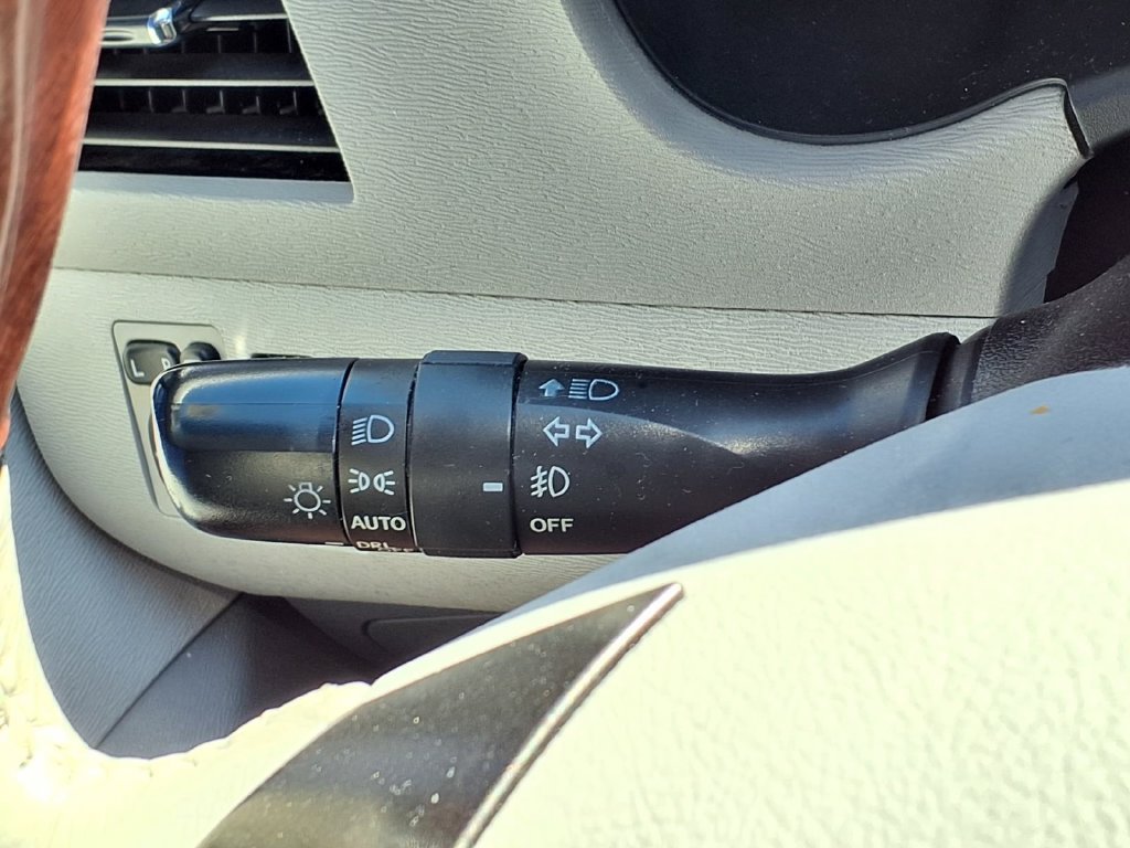 Used 2014 Toyota Sienna Limited w/ Limited Premium Package FWD image 17