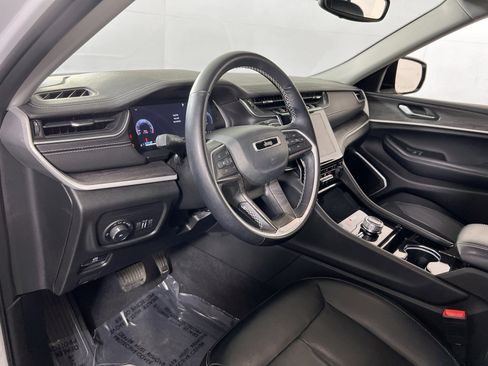 Used 2022 Jeep Grand Cherokee Limited image 9