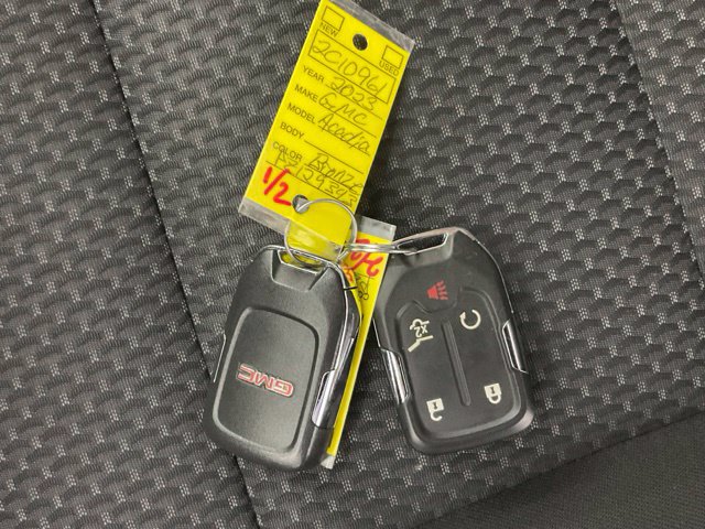 Used 2023 GMC Acadia SLE w/ Driver Convenience Package FWD image 44
