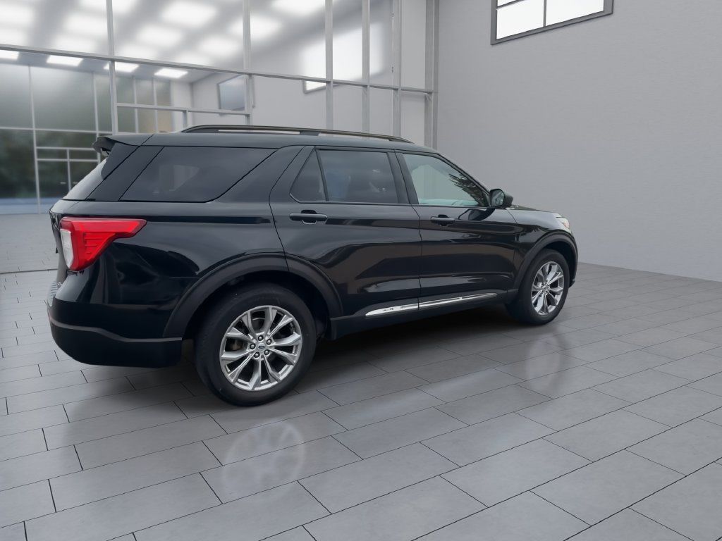 Used 2023 Ford Explorer XLT w/ Equipment Group 202A AWD/4WD image 8