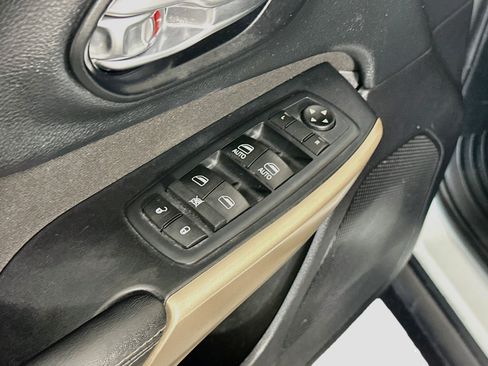 Used 2017 Jeep Cherokee Latitude w/ Safety/Convenience Group FWD image 15