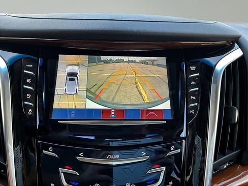 Used 2019 Cadillac Escalade Luxury w/ LPO, Radiant Package AWD/4WD image 16