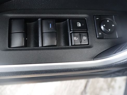 Used 2021 Toyota RAV4 LE image 11