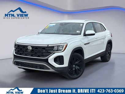 Used 2026 Volkswagen Atlas Cross Sport SE w/ Black Wheel Package