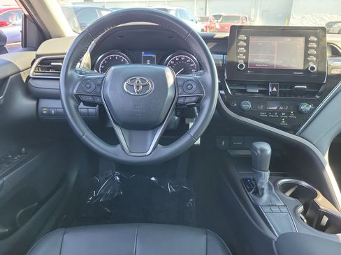 Used 2024 Toyota Camry SE image 10