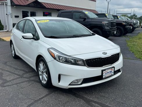 Used 2017 Kia Forte S w/ S Technology Package FWD image 4