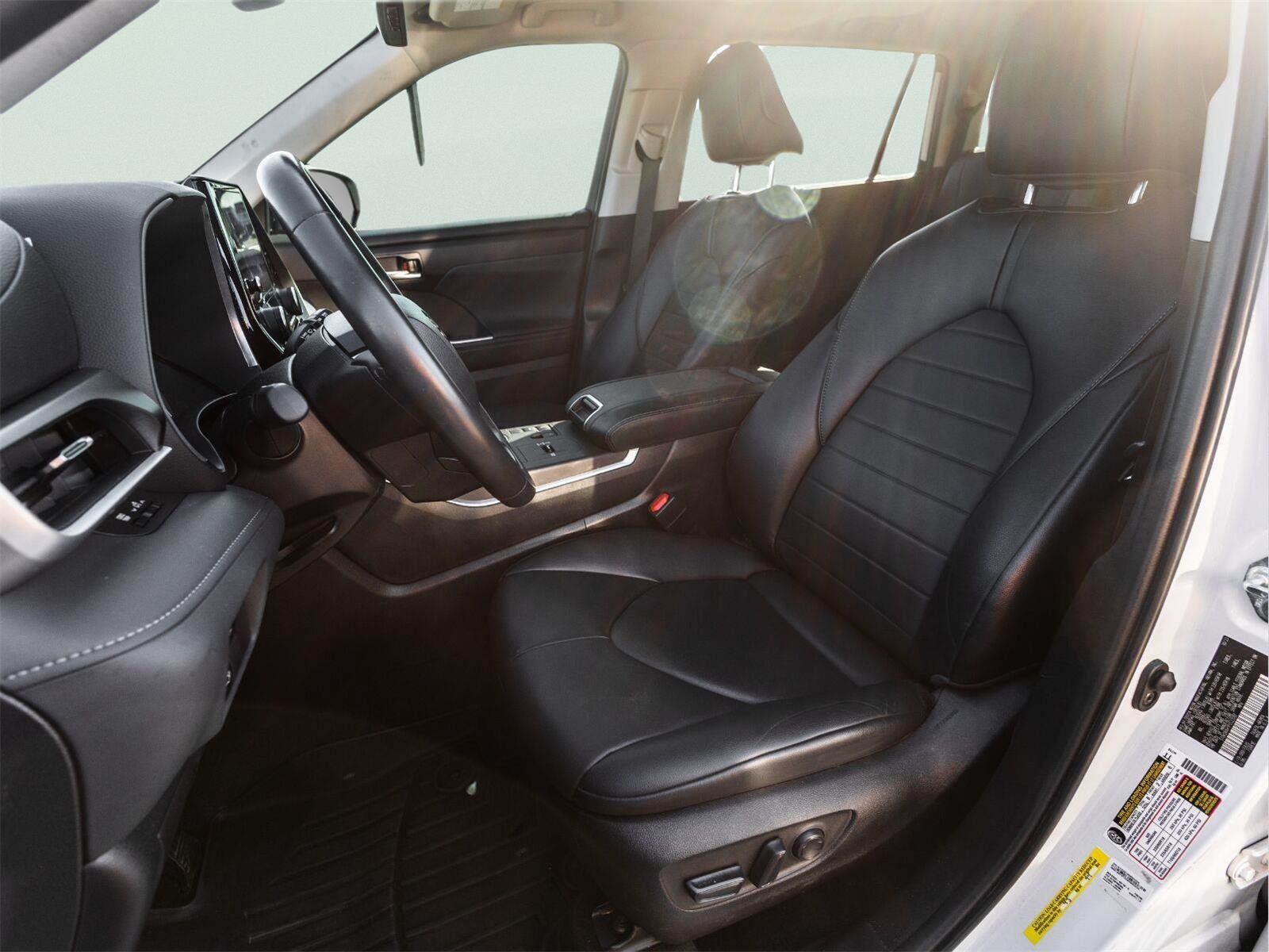 Used 2023 Toyota Highlander XLE FWD image 31