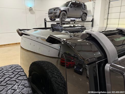 Used 2024 Land Rover Defender 90 V8 image 6