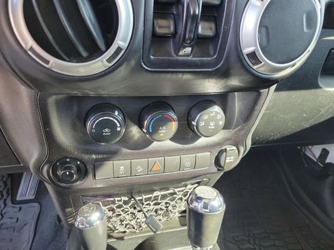 Used 2017 Jeep Wrangler Unlimited Sahara w/ Max Tow Package image 13