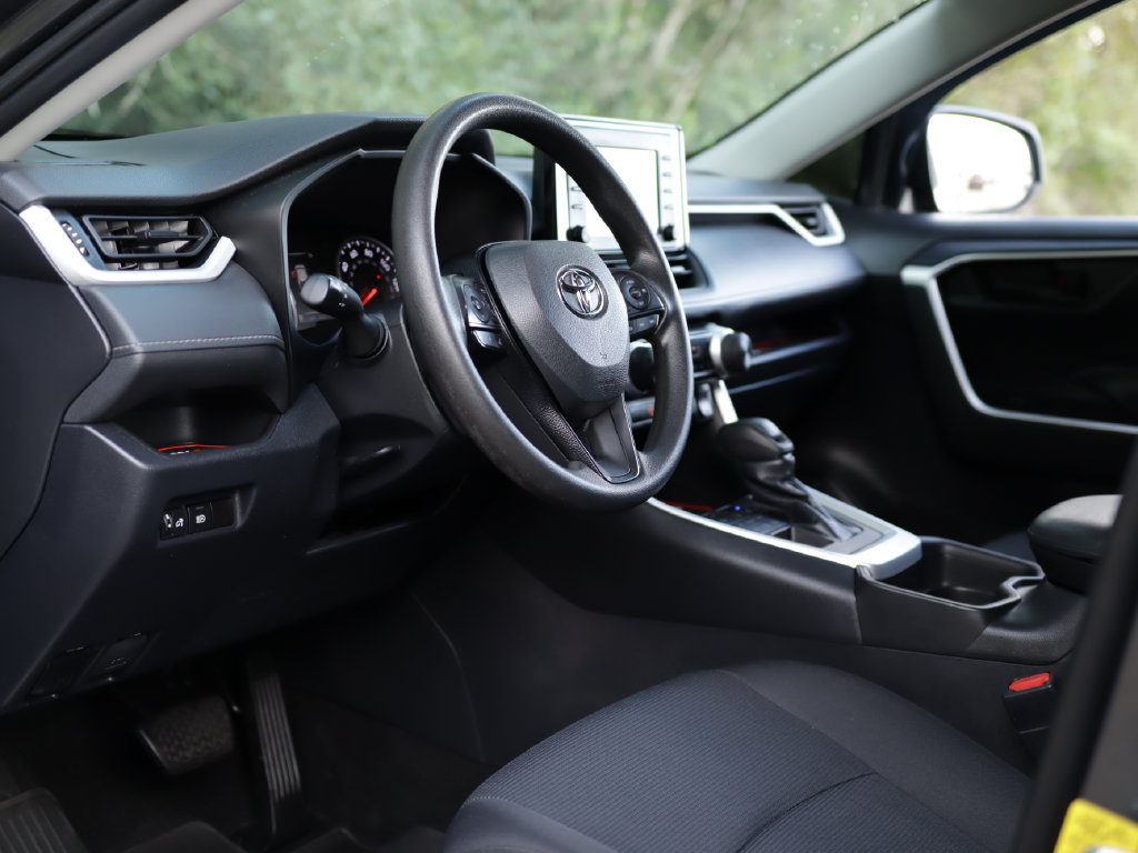 Used 2021 Toyota RAV4 LE AWD/4WD image 9