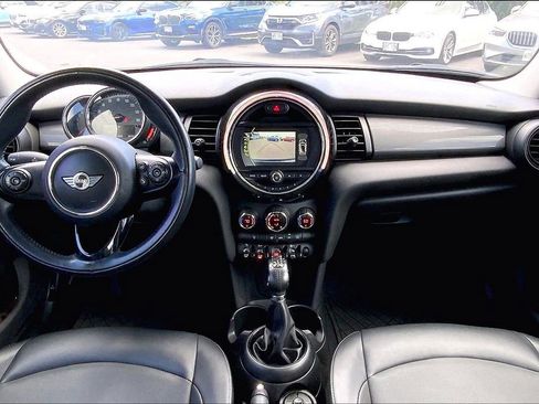 Used 2018 MINI Cooper 4-Door Hardtop image 14