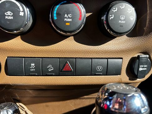 Used 2014 Jeep Wrangler Unlimited Sahara image 25