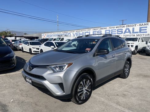 Used 2018 Toyota RAV4 LE w/ Cargo Management Package FWD image 2