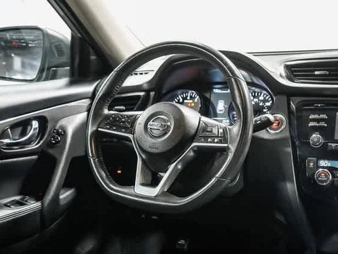 Used 2017 Nissan Rogue SV image 15