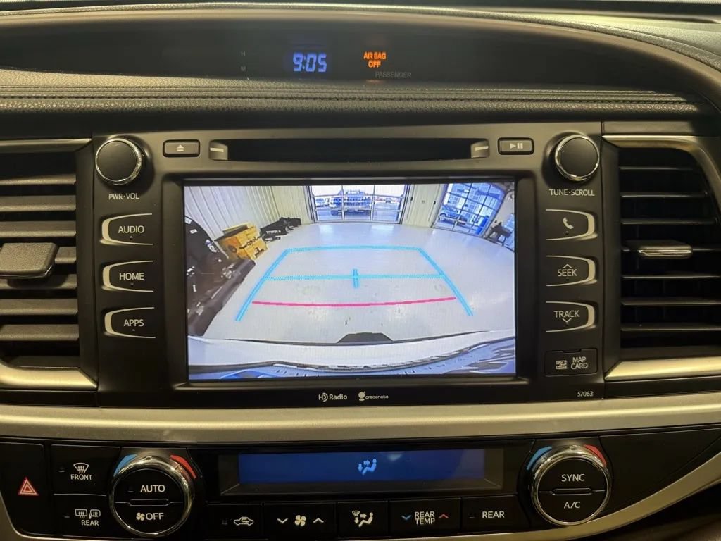 Used 2015 Toyota Highlander XLE AWD/4WD image 20